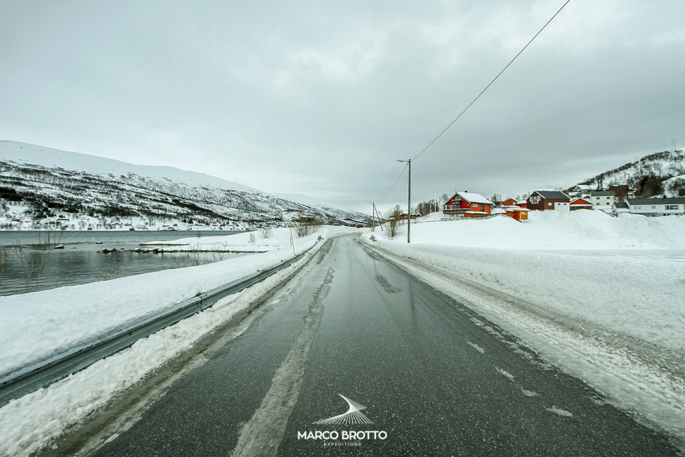 aurora-boreal-noruega-estrada