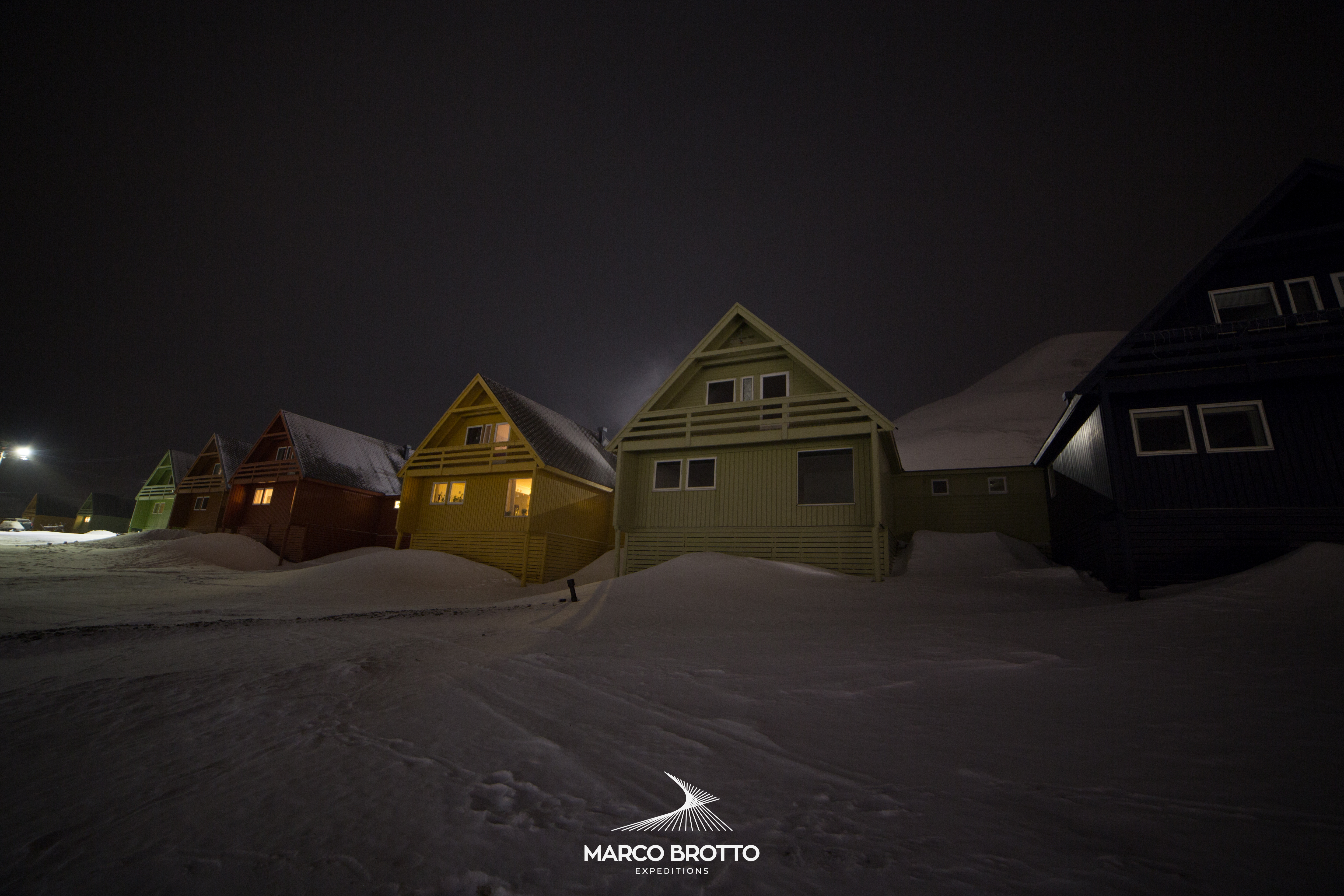 aurora-boreal-svalbard-casas
