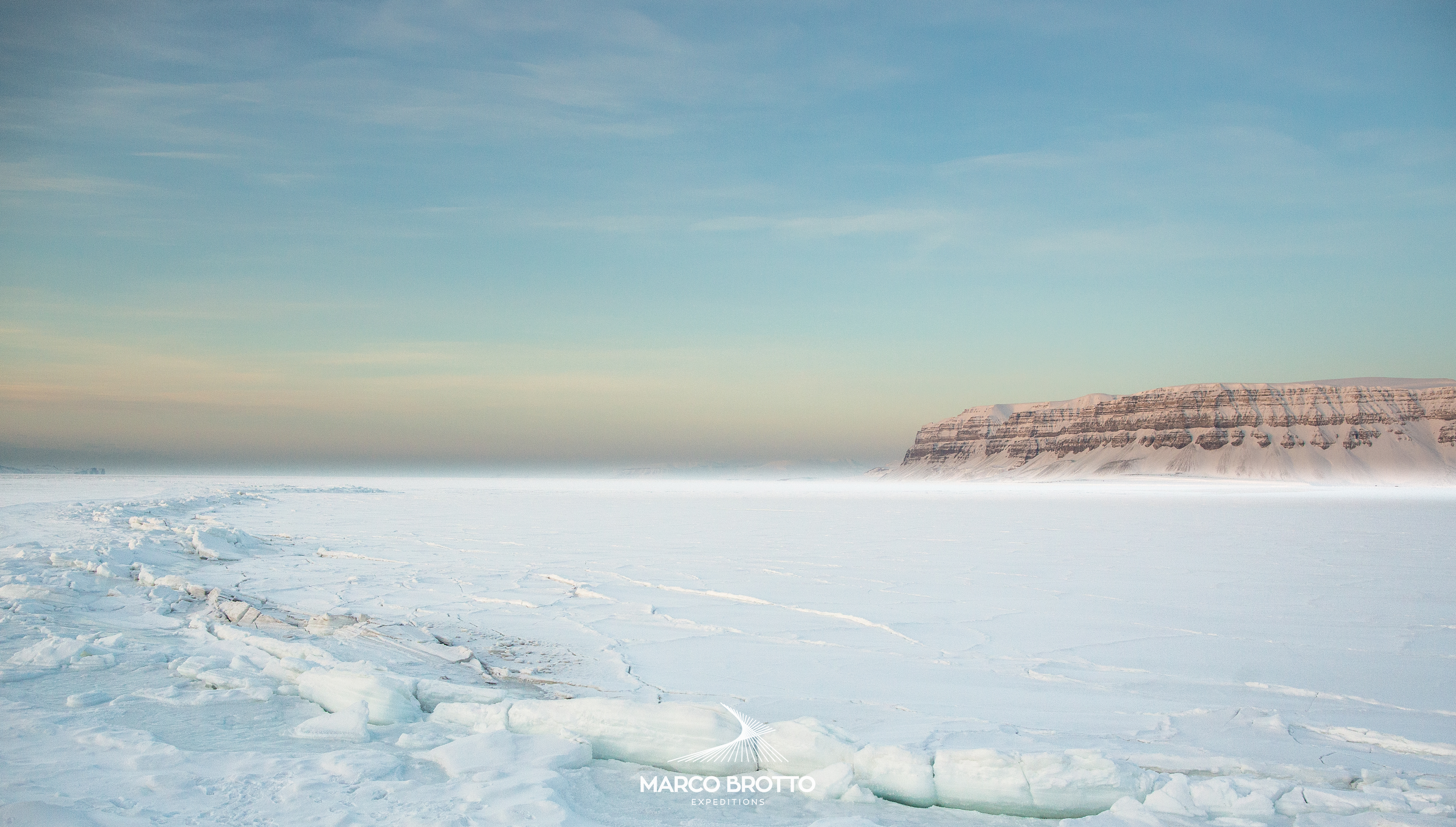aurora-boreal-svalbard-paisagens