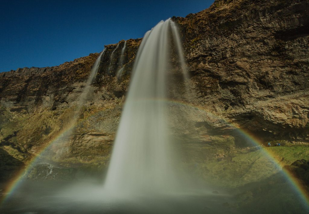 aurora-boreal-na-islandia-cachoeira