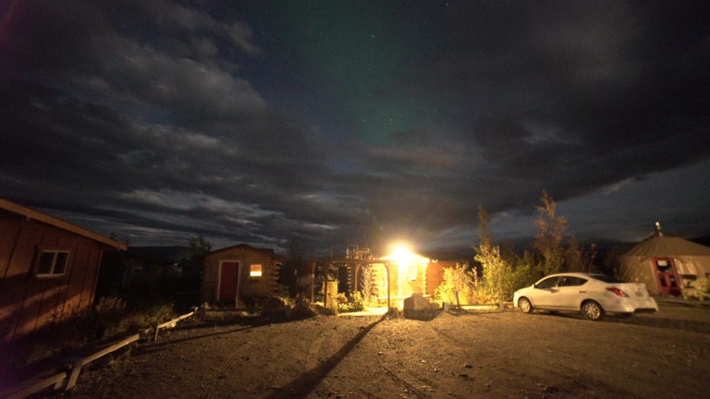 aurora-boreal-no-alasca-acampamento