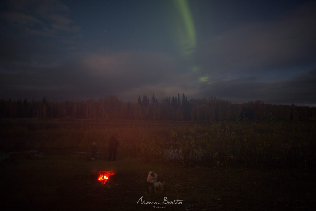 aurora-boreal-no-alasca-nevoa