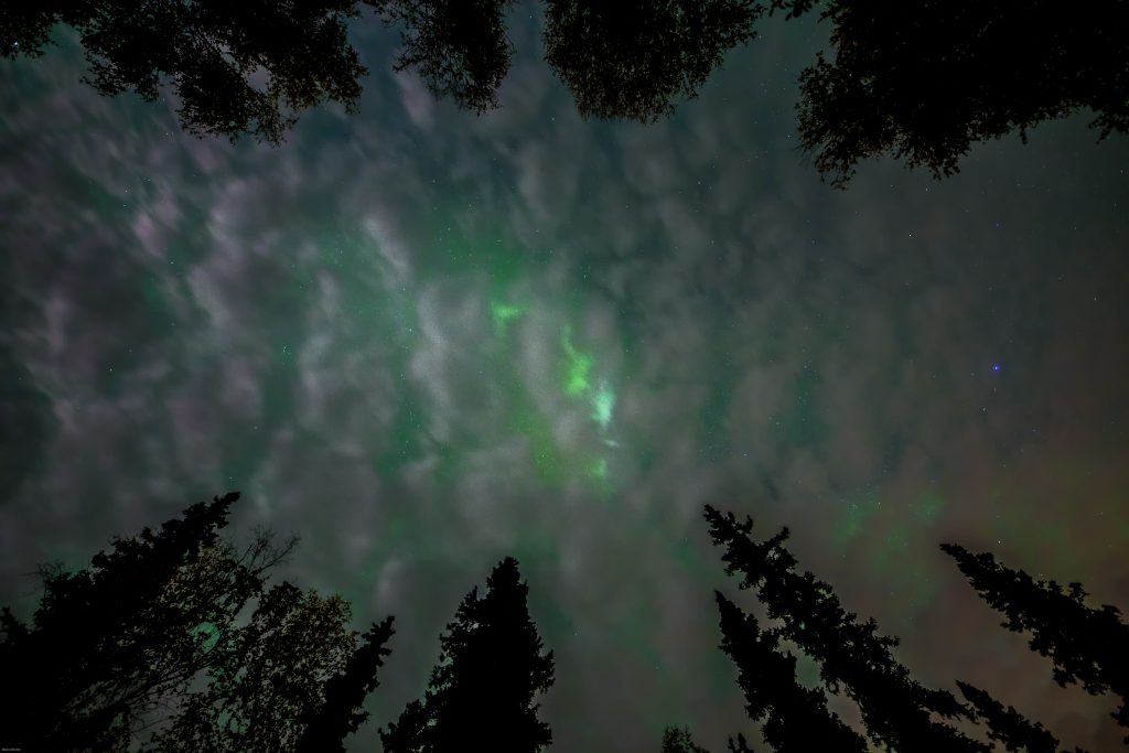 aurora-boreal-no-alaska-setembro-nuvens