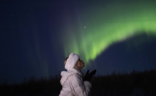 Como funciona a Aurora Boreal: entenda a ciência por trás das luzes do norte.